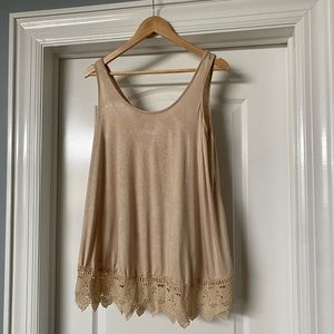 Womens tan tank top with crochet trim sz L